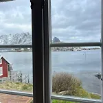 Reine Harbour Apartment Moskenes