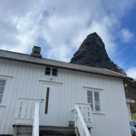 Reine Harbour דירה