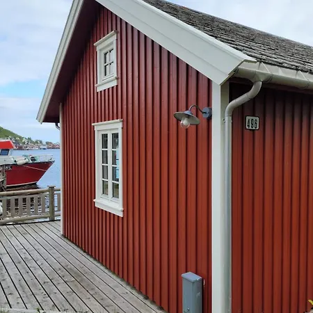 Reine Harbour * מוסקנס