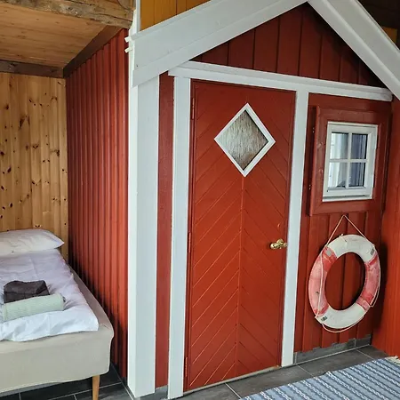 Reine Harbour * موسكينيه